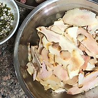 鸽子猪骨土茯苓汤的做法图解3