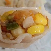 会爆汁的猪肉玉米蒸饺的做法图解5