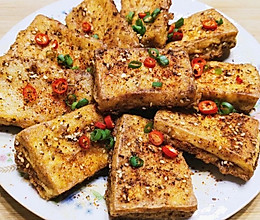 烧烤味的脆皮豆腐，外酥里嫩，好吃到停不下来。的做法