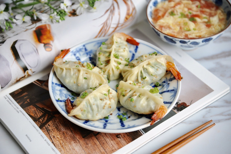 虾仁韭菜鸡蛋煎饺的做法