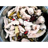 泡椒凤爪的做法图解1