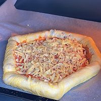 香肠卷边牛肉丸披萨丰富食材 一口满足的做法图解5