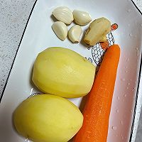 猪骨焖土豆（汤汁泡饭超香的）的做法图解1