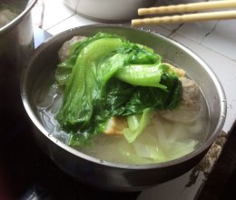 生菜马鲛鱼饼牛肉丸河粉汤的做法