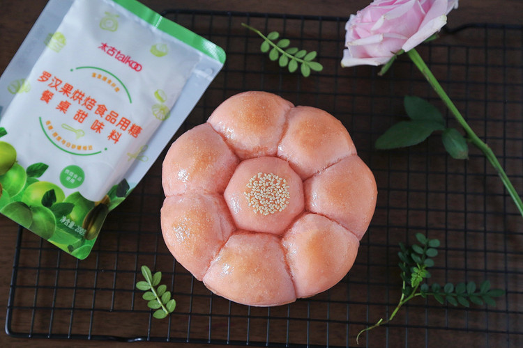 粉粉嫩嫩超柔软的花朵面包的做法