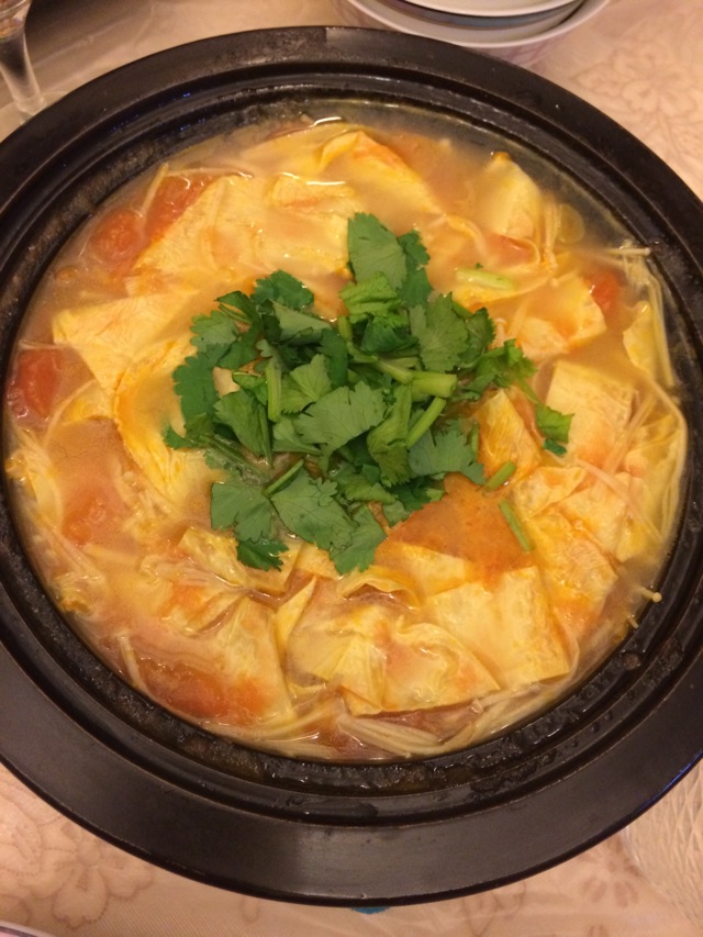 简单营养又美味的西红柿炖豆皮.