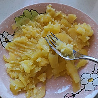 土豆泥肘子拌饭的做法图解1