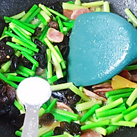 蒜苔炒腊肠的做法图解7