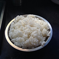 黄瓜香肠蛋炒饭的做法图解1