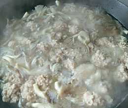 蘑菇肉圆子汤的做法