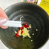#爱乐甜夏日轻脂甜蜜#皮蛋拌豆腐的做法图解1