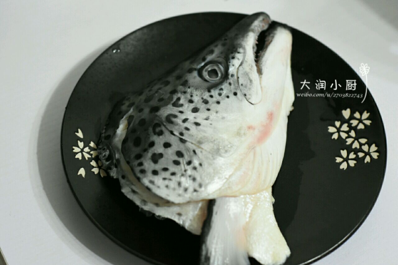 砂锅三文鱼头怎么做_砂锅三文鱼头的做法_归家小厨_豆果美食