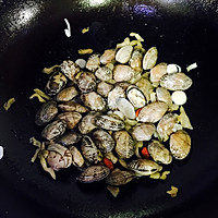 榨菜蛤蜊汤的做法图解3