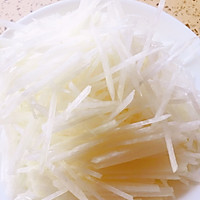 白萝卜鱼头汤的做法图解1