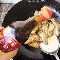 适宜老人食用的香软脱骨--红烧鸡翅的做法图解9