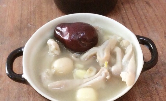 莲子猪肚汤
