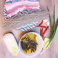 酸菜炖粉条的做法图解1