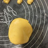 美味蛋黄酥的做法图解11