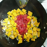 西红柿南瓜汤面的做法图解3
