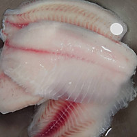 这样做烤鱼,外焦里嫩更入味,不输饭店版烤鱼的做法图解1