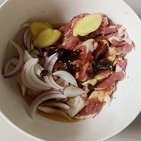 “土豪菜”---香煎猪肉的做法图解3