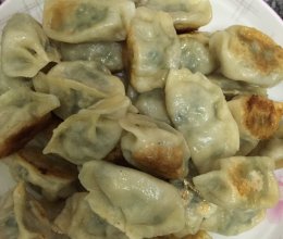 韭菜肉馅锅贴的做法