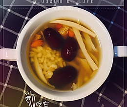 松茸薏仁汤「吃它」的做法