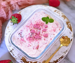 懒人版酸奶草莓冰激凌～五分钟搞定的做法