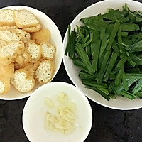 【韭菜拌油豆腐】的做法图解2