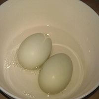 流油咸鸭蛋的做法图解4