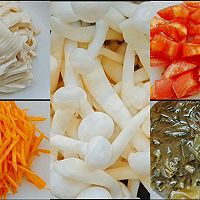 #打工人的健康餐#番茄豆腐菌菇汤的做法图解1