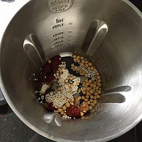 红枣山药糯米豆浆的做法图解3