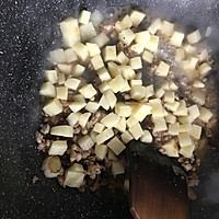 土豆香菇酱捞面的做法图解3