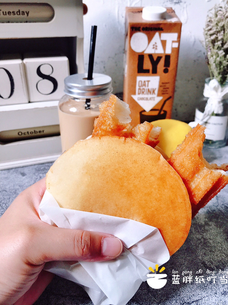 复刻上海滩几乎绝迹的美味-米饭饼（夹油条）的做法