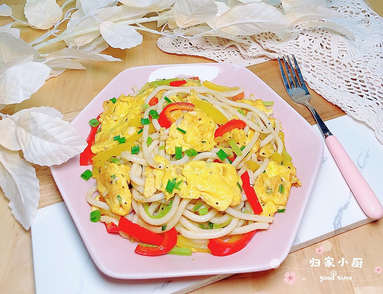 鸡蛋炒乌冬面的做法