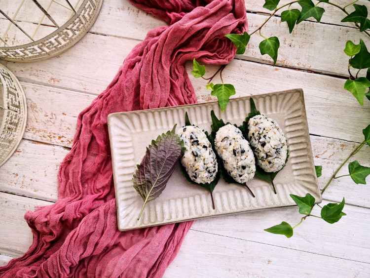 紫苏海苔饭团的做法