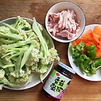香菇酱炒花菜的做法图解1