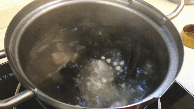 暖身祛湿汤：排骨海带薏米汤的做法图解3