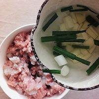 快手低脂 拌饭神器|杂蔬肉沫炒油豆腐的做法图解2