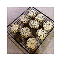 配茶。快手黃油黑芝麻酥的做法图解11
