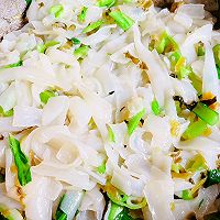 #夏至日，大口吃面#吃上肉丝雪菜小炒河粉的做法图解11
