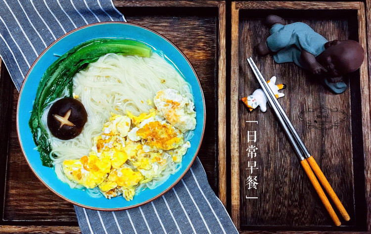 养生姜包蛋煮面条的做法