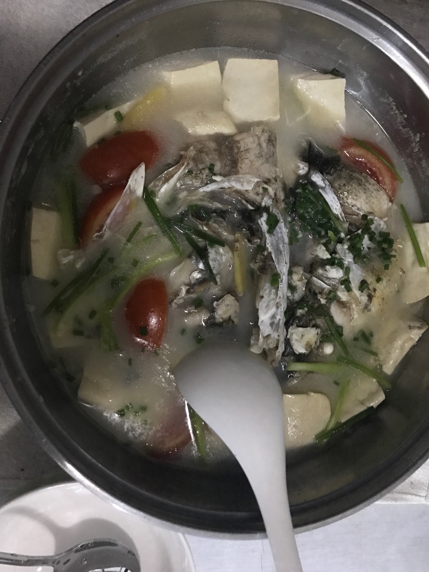 家常豆腐魚頭湯的做法圖解7