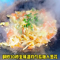 #本周热榜# 包菜炒西红柿的做法图解5