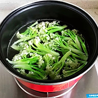 #憋在家里吃什么#小米椒鲜香菇炒菜花的做法图解8