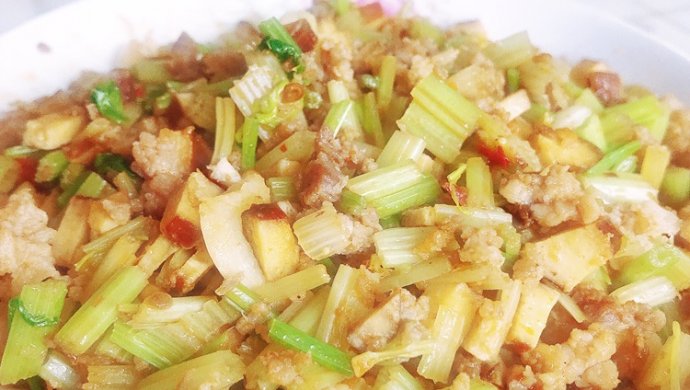 芹菜香干炒肉末