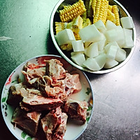 排骨玉米萝卜汤#春天不减肥 ，夏天肉堆堆#的做法图解1