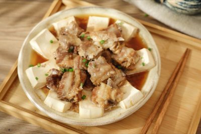 怕下厨，就来一道荤素搭配的蒸菜——豆腐蒸排骨【孔老师教做菜】