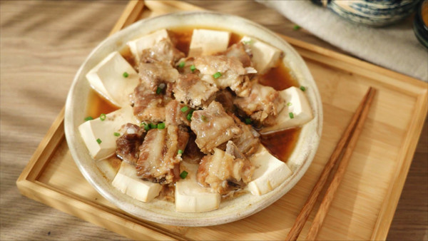 怕下厨，就来一道荤素搭配的蒸菜——豆腐蒸排骨【孔老师教做菜】