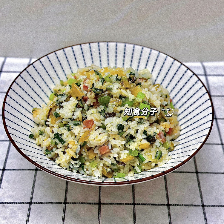 酸菜炒饭的做法